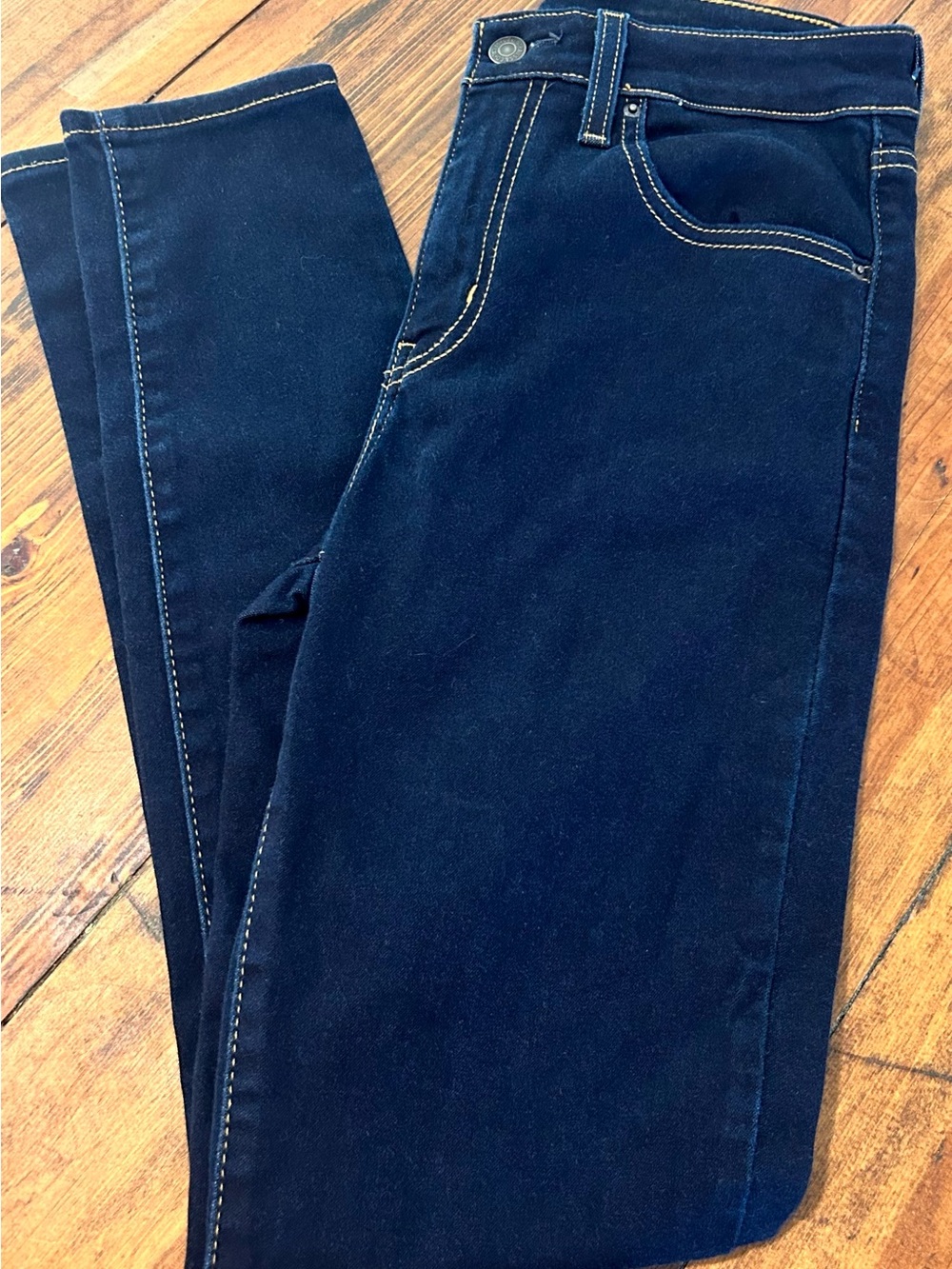 Levi's Women's Skinny Jeans in Dark Navy with Contrast Stitching